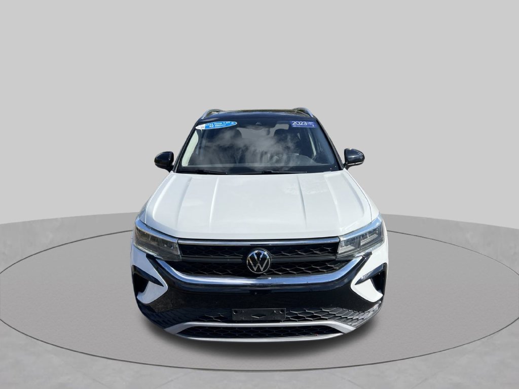 Certified 2023 Volkswagen Taos SE w/ Panoramic Sunroof Package FWD image 3