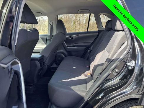 Used 2022 Toyota RAV4 LE AWD/4WD image 22