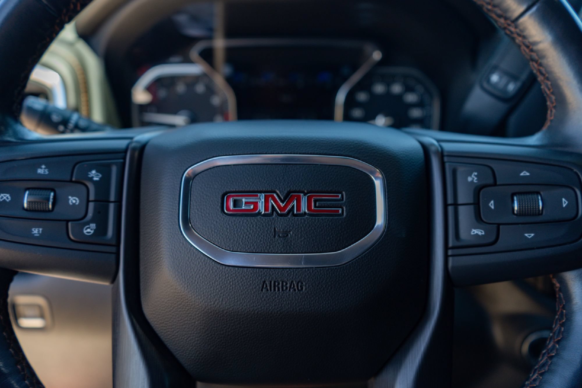 Used 2022 GMC Sierra 2500 AT4 w/ AT4 Premium Plus Package AWD/4WD image 12