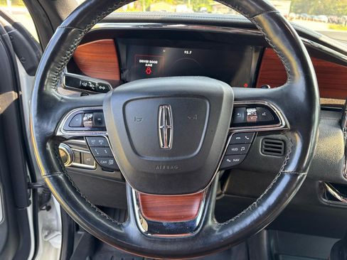 Used 2020 Lincoln Navigator L Reserve w/ Luxury Package AWD/4WD image 18