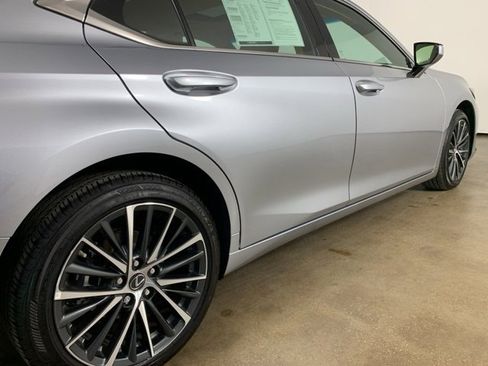 Used 2025 Lexus ES 300h w/ Premium Package image 9