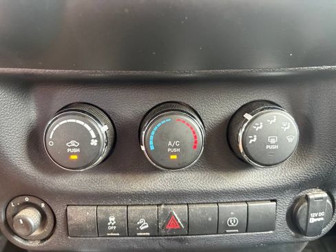 Used 2017 Jeep Wrangler Unlimited Sahara AWD/4WD image 18
