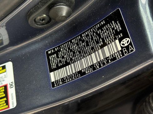 Used 2017 Toyota Corolla LE image 25