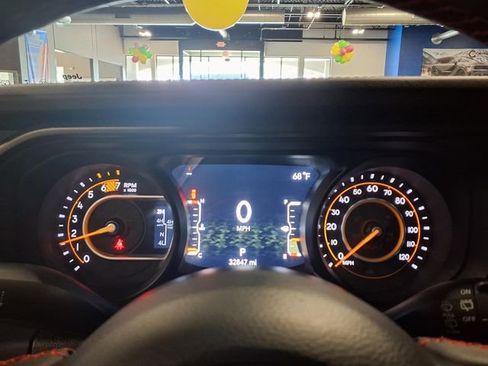 Used 2024 Jeep Wrangler Unlimited Rubicon AWD/4WD image 22