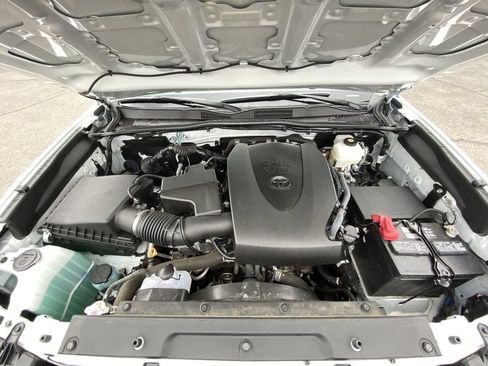 Certified 2023 Toyota Tacoma TRD Off-Road AWD/4WD image 24