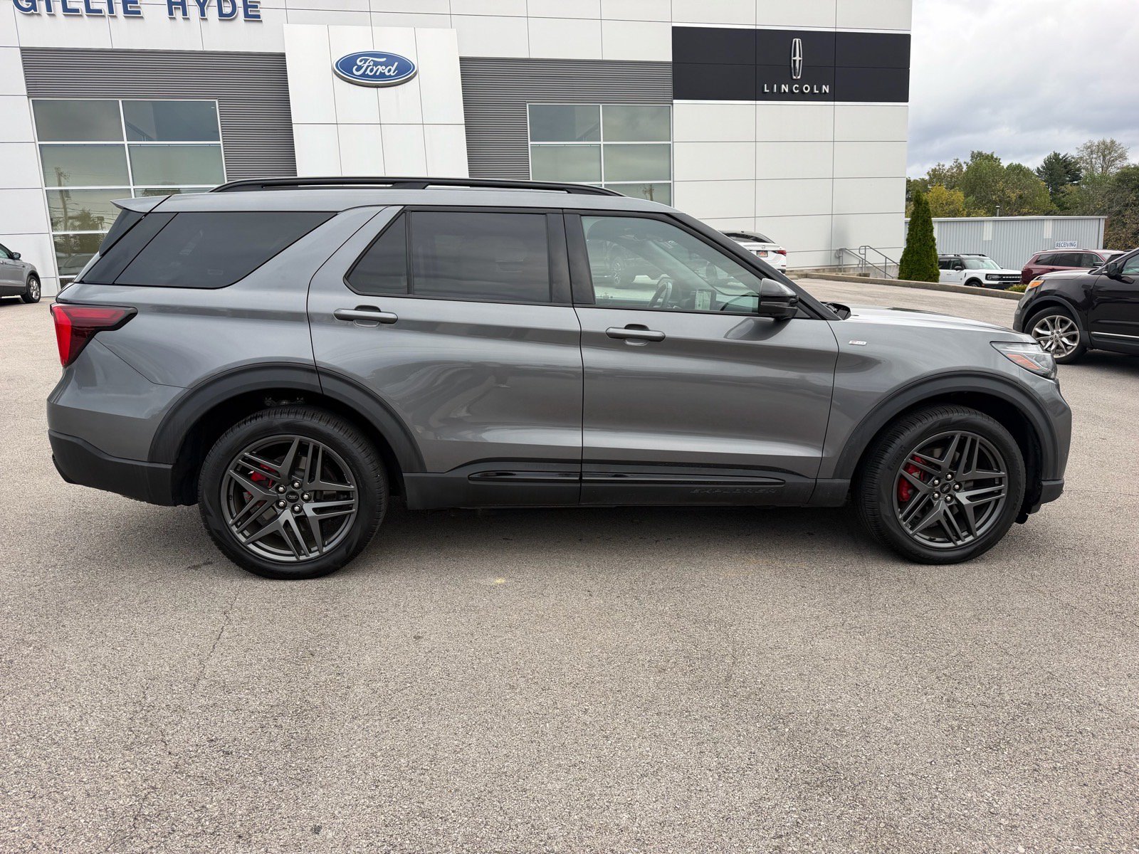 Used 2025 Ford Explorer ST-Line w/ ST-Line Street Pack AWD/4WD image 15