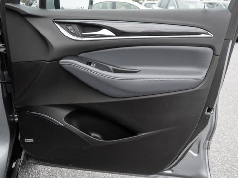 Used 2024 Buick Enclave Premium image 33