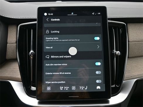 New 2026 Volvo XC90 B6 Plus w/ Protection Package Premier image 18