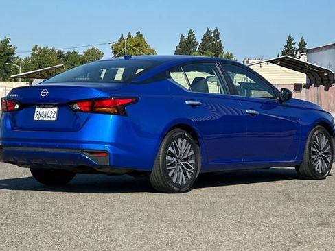 Used 2025 Nissan Altima 2.5 SV FWD image 4
