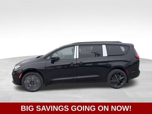 New 2026 Chrysler Pacifica Limited w/ S Appearance Package image 6