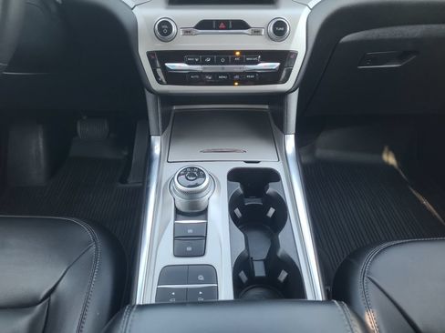 Used 2023 Ford Explorer XLT w/ Equipment Group 202A RWD image 11