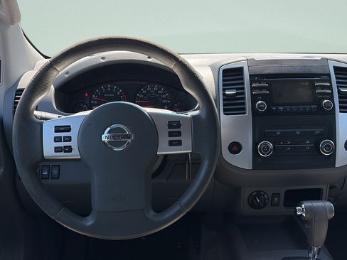 Used 2013 Nissan Frontier SV AWD/4WD image 10