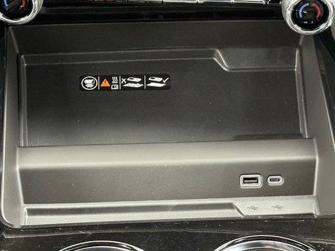 New 2025 Chevrolet Suburban Premier image 24