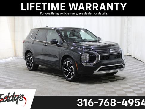 Used 2022 Mitsubishi Outlander SE image 1