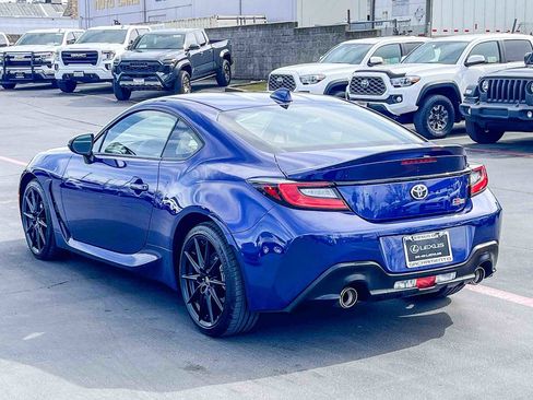 Used 2024 Toyota GR86 Premium image 2