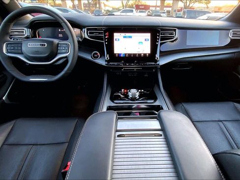 Used 2023 Jeep Wagoneer Series II image 14