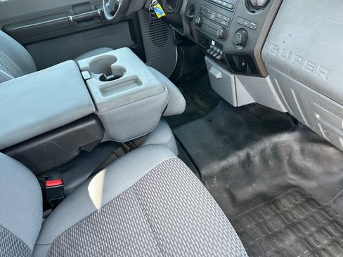 Used 2016 Ford F550 Contractor Body image 15