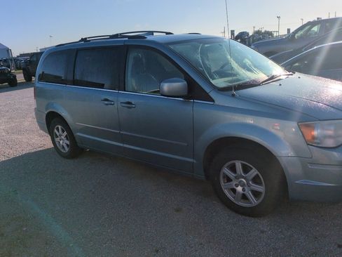 Used 2010 Chrysler Town & Country Touring FWD image 2