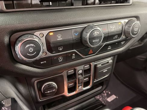 Used 2024 Jeep Wrangler Sport S image 28