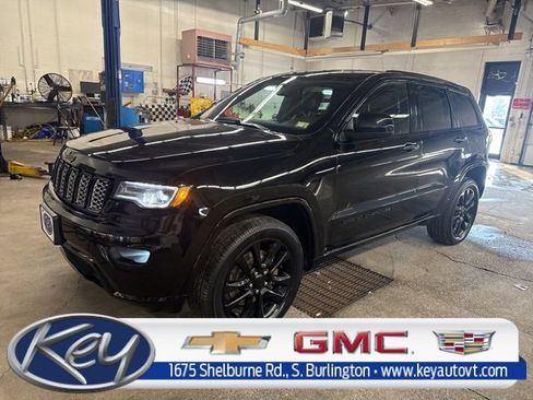 Used 2022 Jeep Grand Cherokee Laredo X image 1