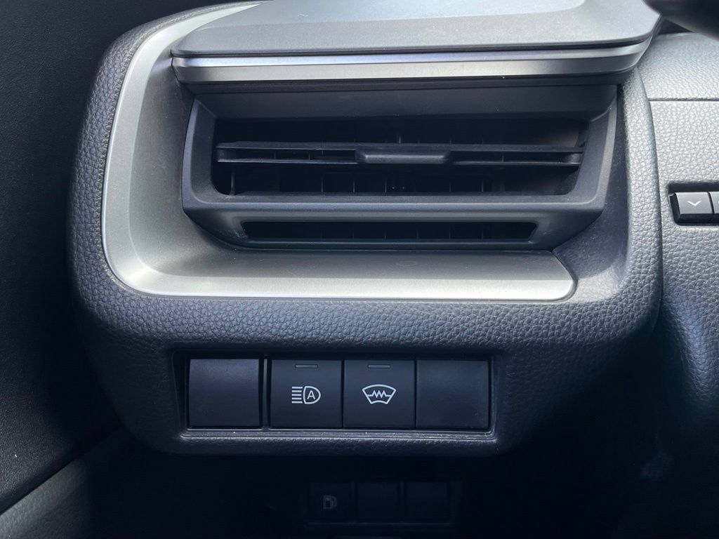 Used 2025 Toyota Prius LE FWD image 13