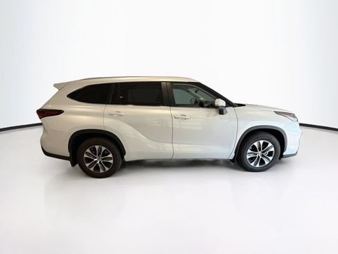 Certified 2026 Toyota Highlander XLE AWD/4WD image 8