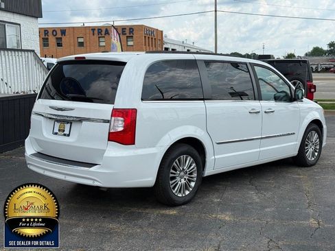 Used 2015 Chrysler Town & Country Touring-L w/ Driver Convenience Group FWD image 5