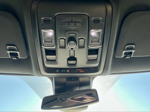 Used 2024 Chevrolet Tahoe Z71 w/ Luxury Package image 30