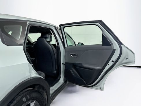 Used 2025 Kia K4 LXS image 29