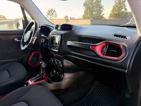Used 2017 Jeep Renegade Trailhawk AWD/4WD image 19