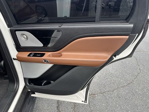 Used 2023 Lincoln Aviator Reserve w/ Equipment Group 201A AWD/4WD image 15