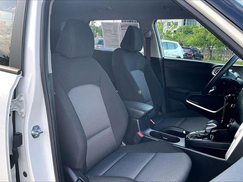 Used 2025 Kia Soul LX w/ LX Technology Package FWD image 7