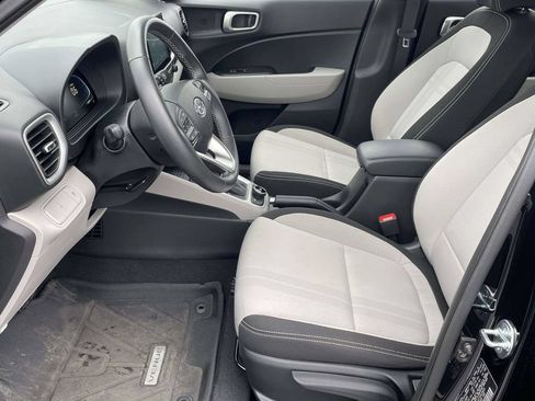 Certified 2026 Hyundai Venue SEL FWD image 12