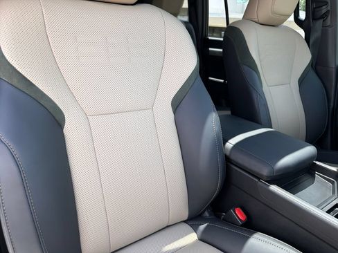 Used 2025 Lexus GX 550 AWD/4WD image 40