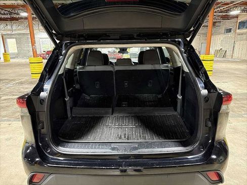 Certified 2022 Toyota Highlander LE image 11