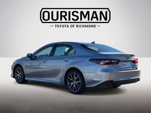 Used 2021 Toyota Camry XLE image 24