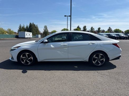 Used 2023 Hyundai Elantra Limited FWD image 4