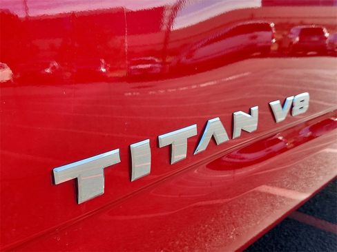 Used 2020 Nissan Titan SV w/ SV Convenience Package image 8