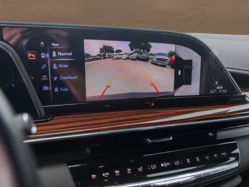 Certified 2022 Cadillac Escalade ESV Premium Luxury AWD/4WD image 17