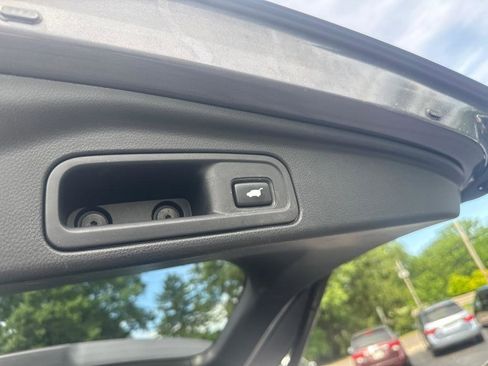 Used 2016 Honda Pilot Touring image 21