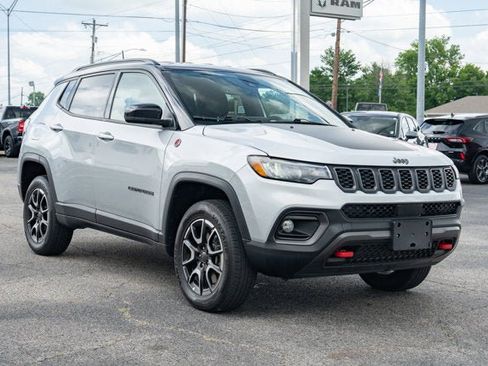 Certified 2025 Jeep Compass Trailhawk AWD/4WD image 7