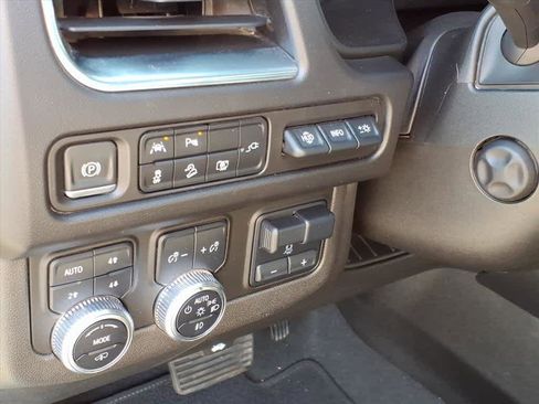 Used 2022 GMC Yukon AT4 w/ AT4 Premium Plus Package image 29