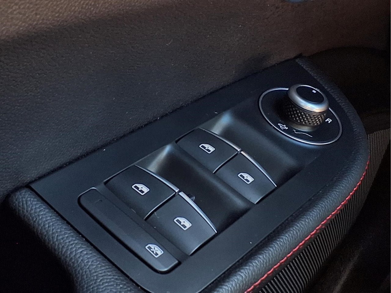 Used 2025 Alfa Romeo Giulia AWD w/ Driving Assist Package image 24