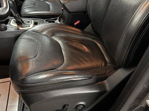 Used 2015 Jeep Cherokee Limited w/ Trailer Tow Group image 8