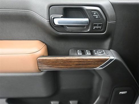 Used 2021 Chevrolet Silverado 1500 High Country w/ Technology Package image 28