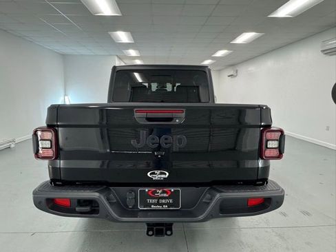 Used 2024 Jeep Gladiator Sport image 6