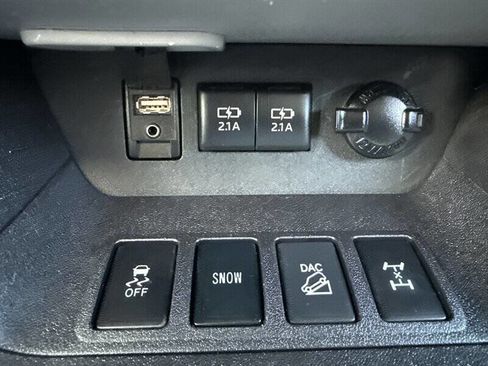 Used 2017 Toyota Highlander XLE image 30