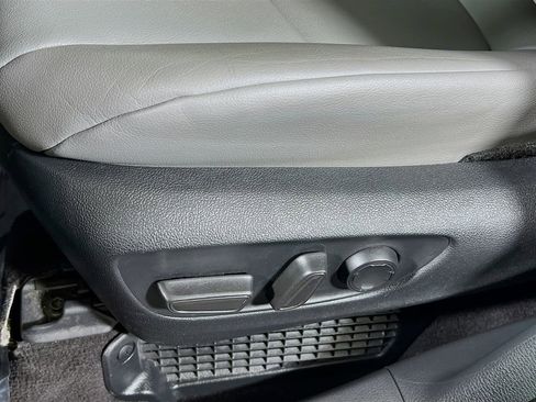 Certified 2024 Toyota Sienna XLE FWD image 18