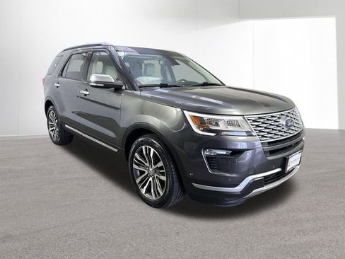Used 2018 Ford Explorer Platinum AWD/4WD image 3