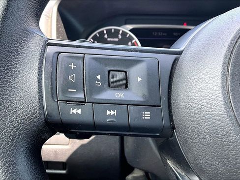 Used 2024 Nissan Rogue S FWD image 15